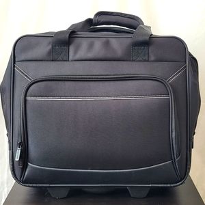 Amazon Basics 2-Wheel Laptop Rollerbag